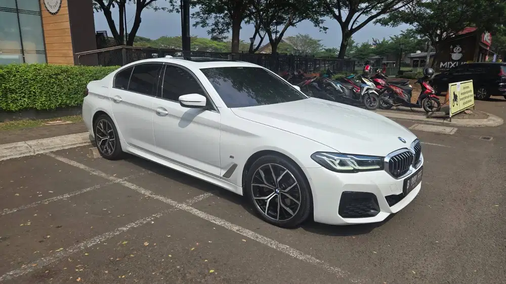 Bmw 520i tahun 2022 alphine white putih bmw 5 2021/2023 nopol cantik