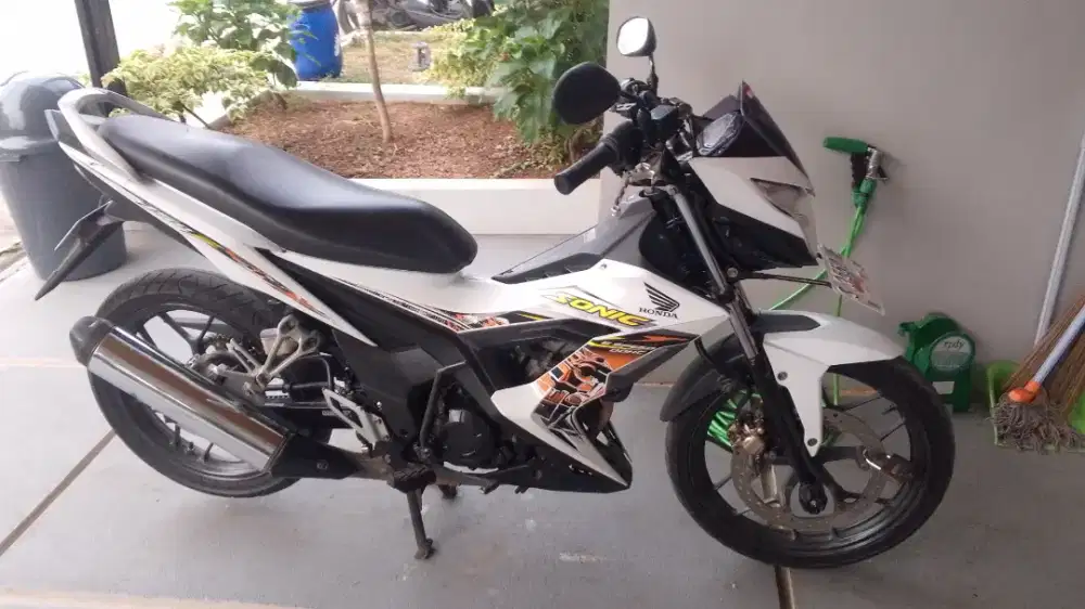 Sonic 2015 putih