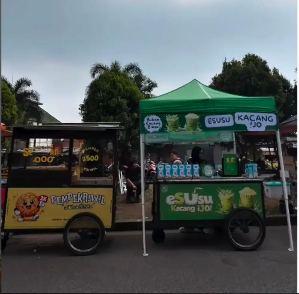 Lowong mangkal pempek kriwil dan eSusu kacang hijau