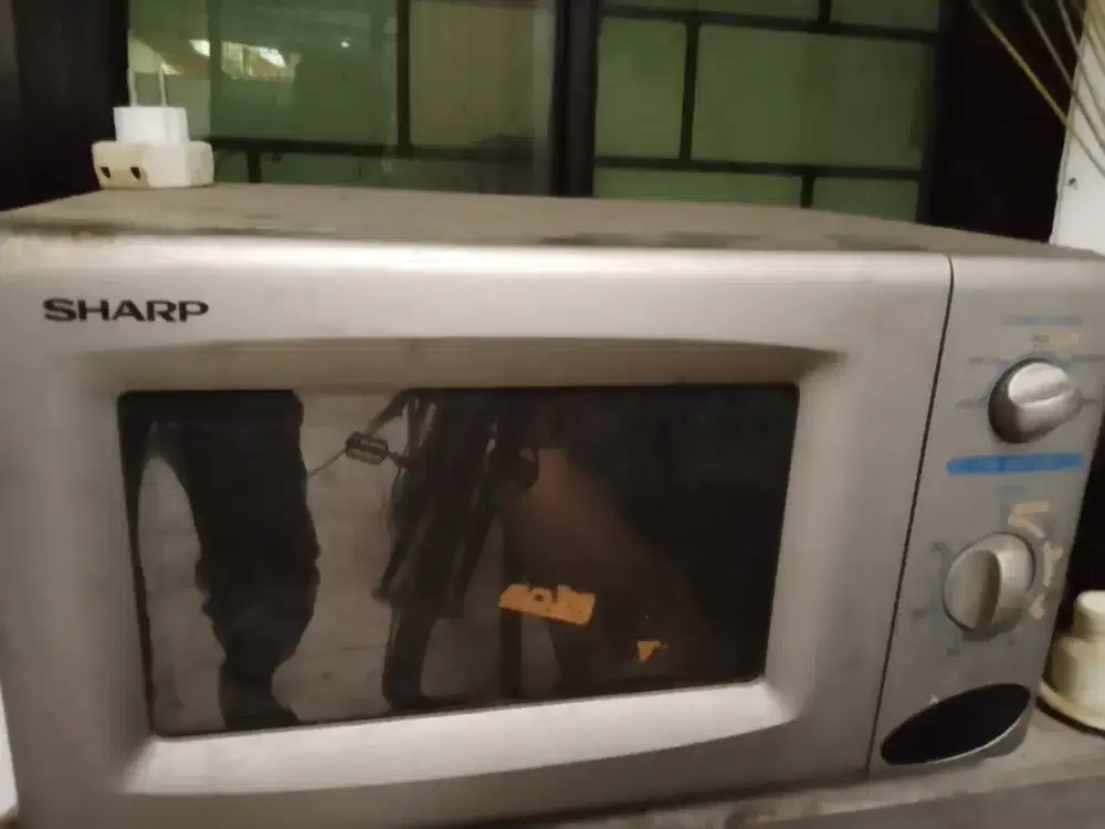 Dijual microwave oven merek SHARP kondisi masih bagus jarang pakai