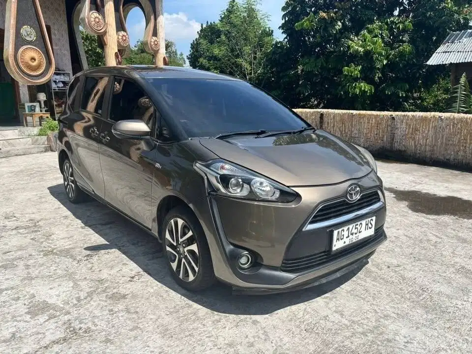 Toyota Sienta 1.5 V 2017 H is bisa tukar tambah sekoto badas kediri