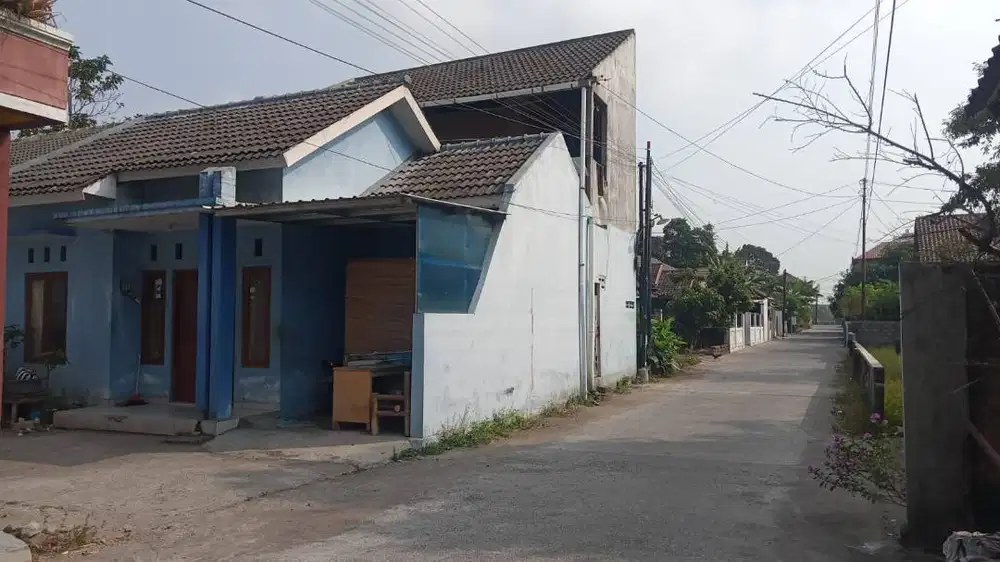 Rumah 2 Lantai SHM 6KT Pinggir Jalan Lebar — Tirtomartani, Kalasan
