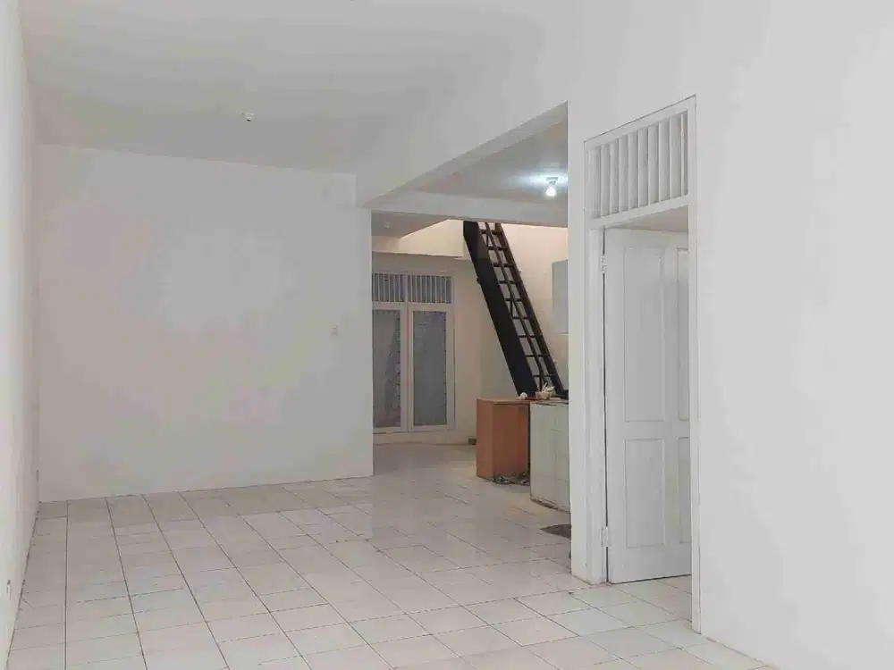 DISEWAKAN RUMAH CITRA 2 - JAKARTA BARAT