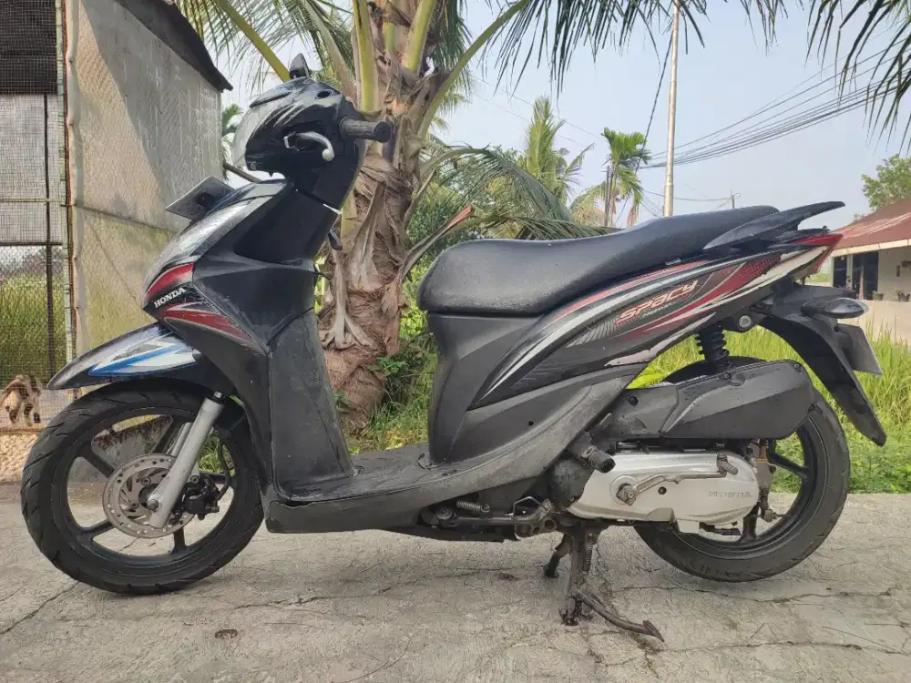 Honda Spacy Helm In Karbu