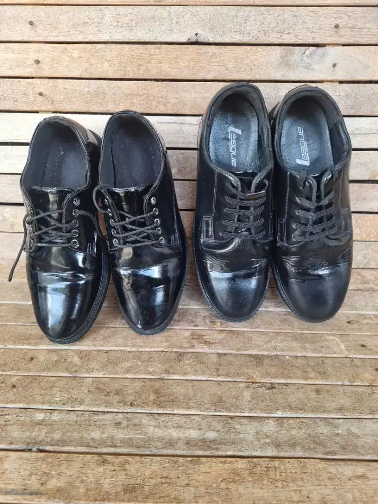 Di jual sepatu Pdh