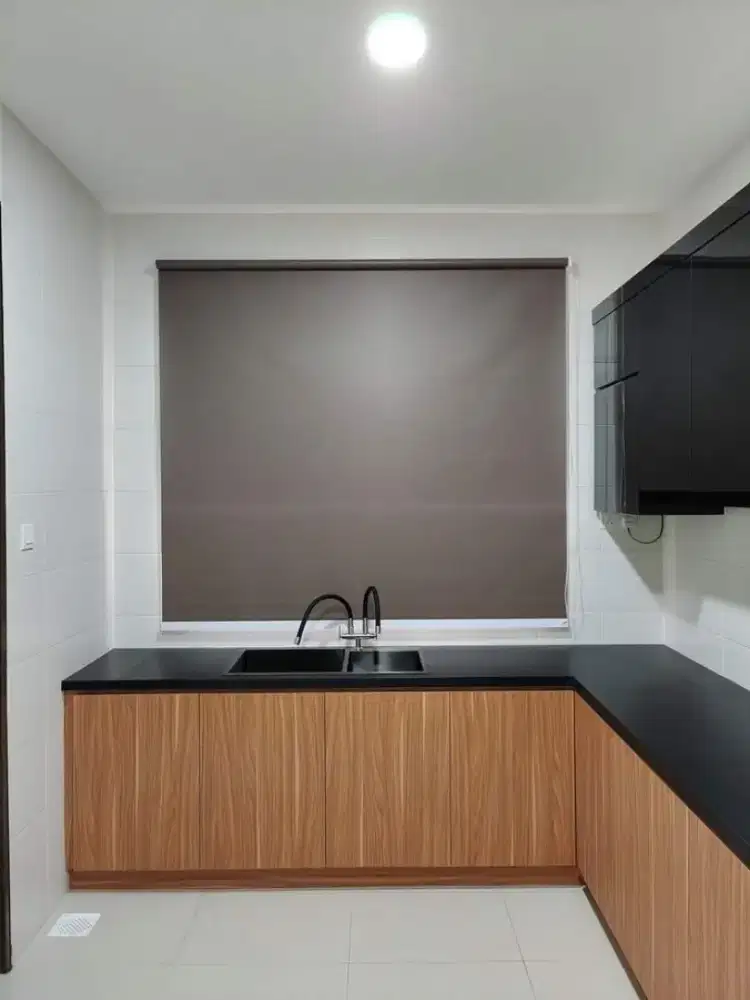 Roller blind untuk interior rumah dan kantor