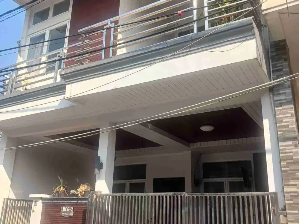 Dijual Rumah Artistik 2 Lantai kokoh di VBI 3