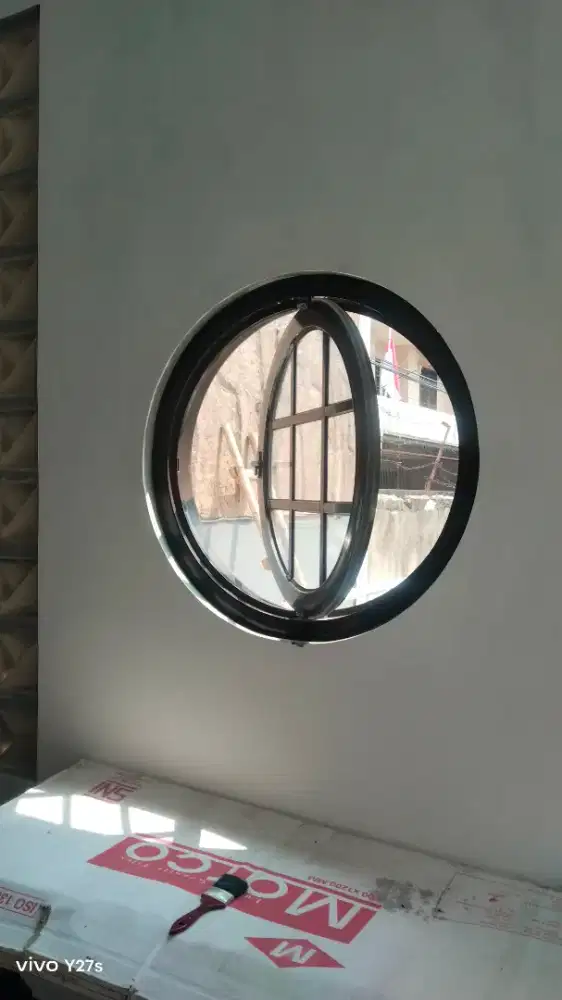 Jendela pivot bulat+ornament