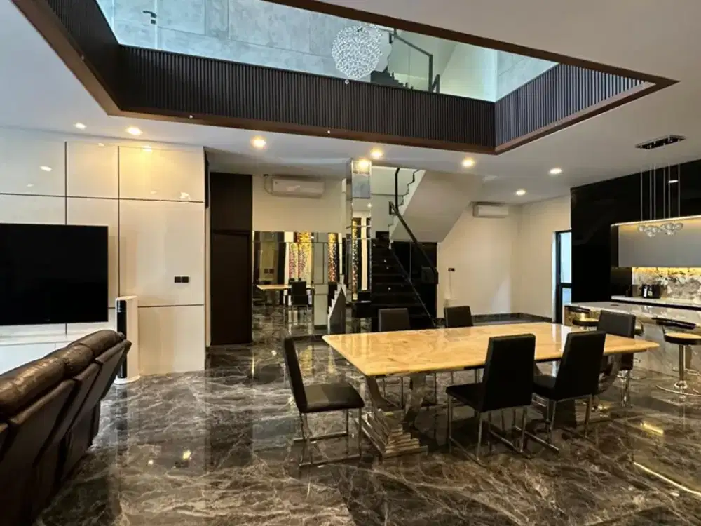 Dijual Rumah Mewah  3 Lantai  CASA GOYA  Kebun Jeruk Jakarta Barat (Dekat BINUS)