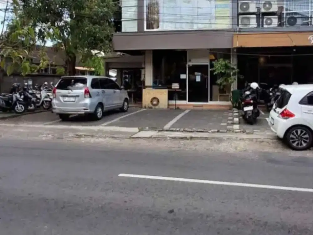 Properti Komersial 4 Lantai Cocok untuk Bisnis Dijual, di Renon
