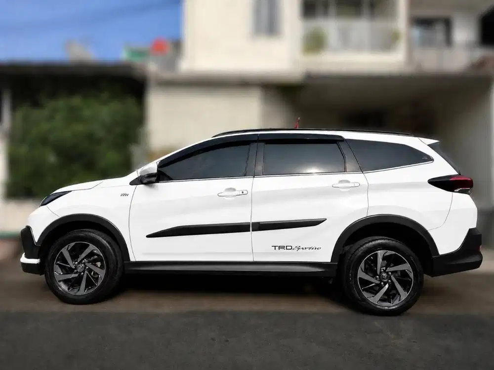 DIJUAL TOYOTA RUSH 1.5 TRD SPORTIVO AT PUTIH KONDISI ISTIMEWA KM 35000