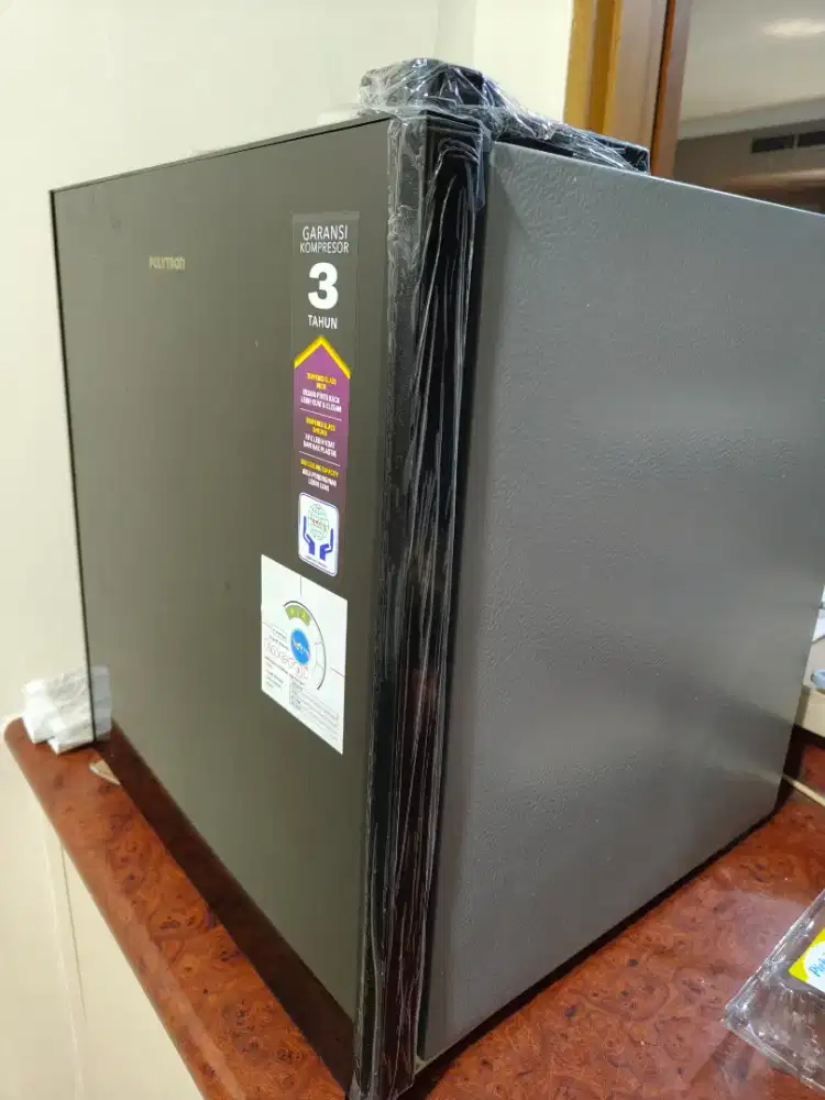 Kulkas mini Polytron PRH 51x