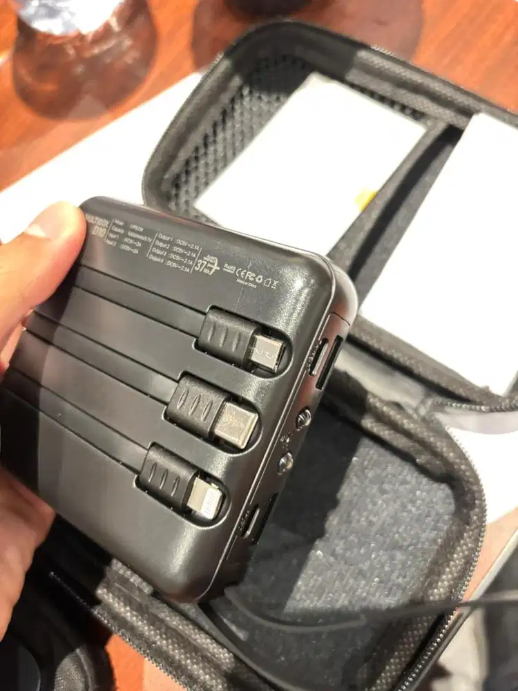 UNEED Powerbank 10000mAh Built in Cable Fast Charging 2.1A - UPB234