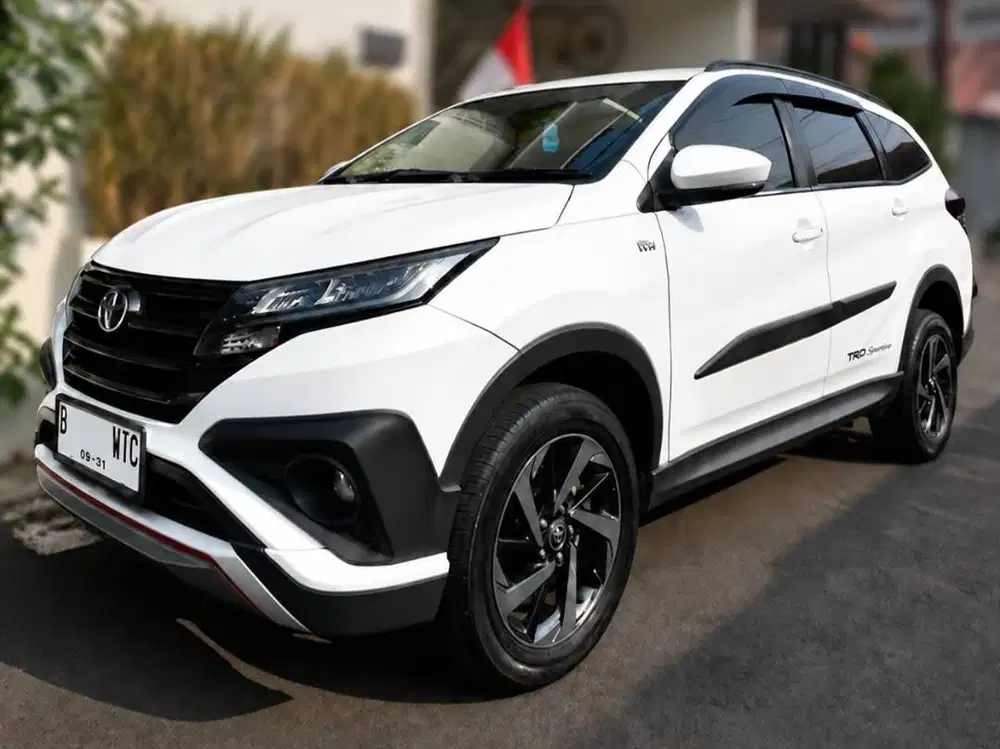 DIJUAL TOYOTA RUSH 1.5 TRD SPORTIVO AT PUTIH KONDISI ISTIMEWA KM 35000