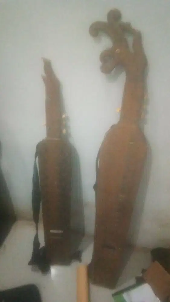 Di Jual Gitar Sape 2 buah + Tas Lengkap Masih Bagus, Edisi Pensiun