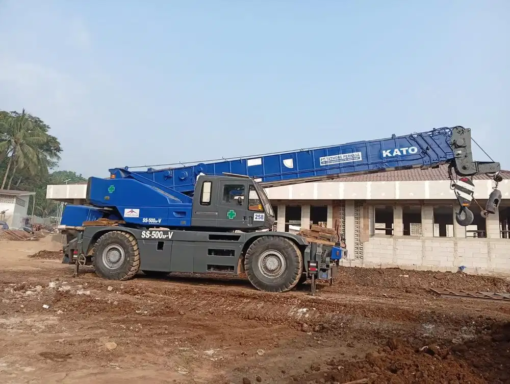 KATO ROUGHTER CRANE 50 TON