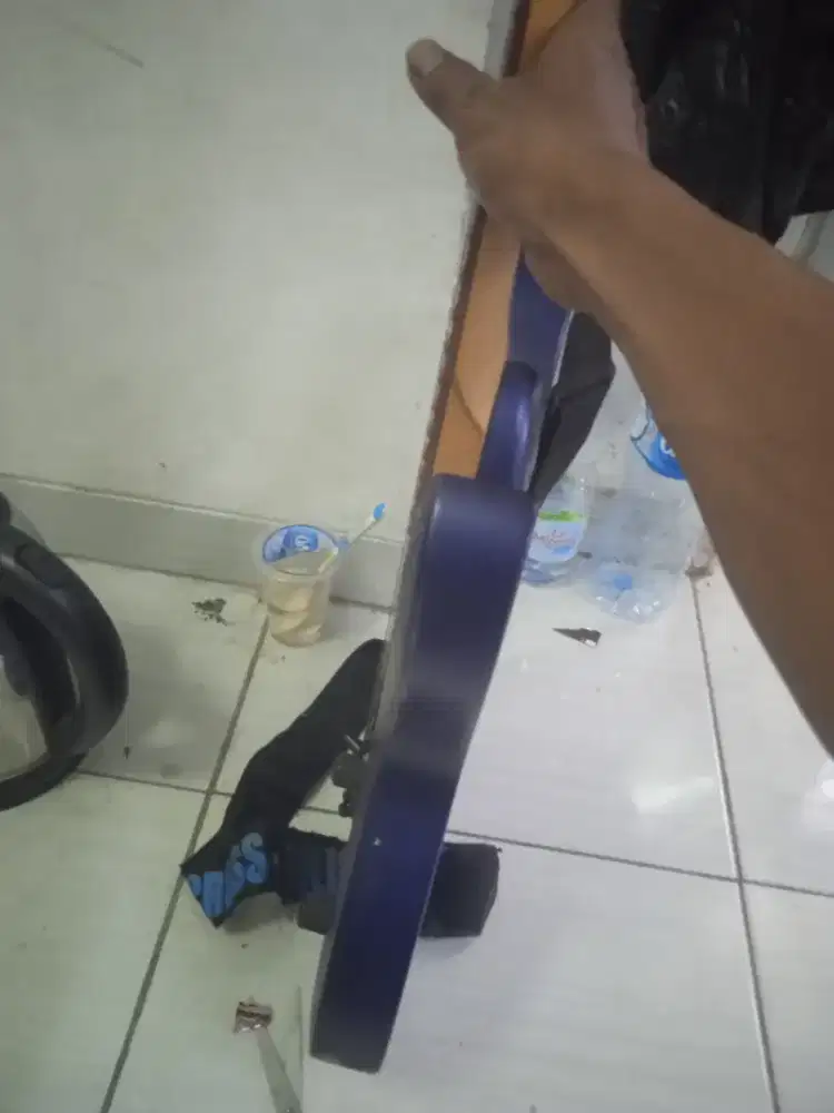 Bantu teman jual apa adanya gitar listrik cort