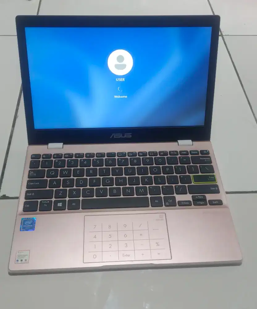 Jual laptop Asus vivobook e210ma mulus no minus ram 4 ddr4 SSD 256
