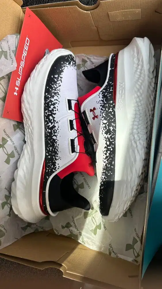 Sepatu running underarmor