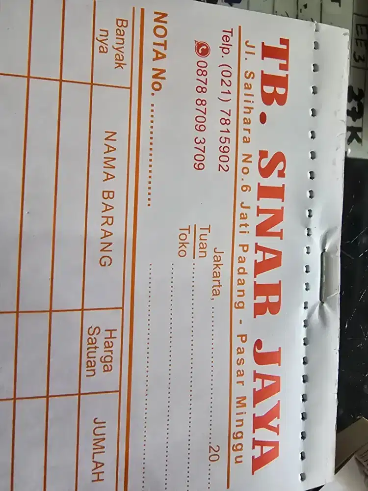 Pelayan toko material