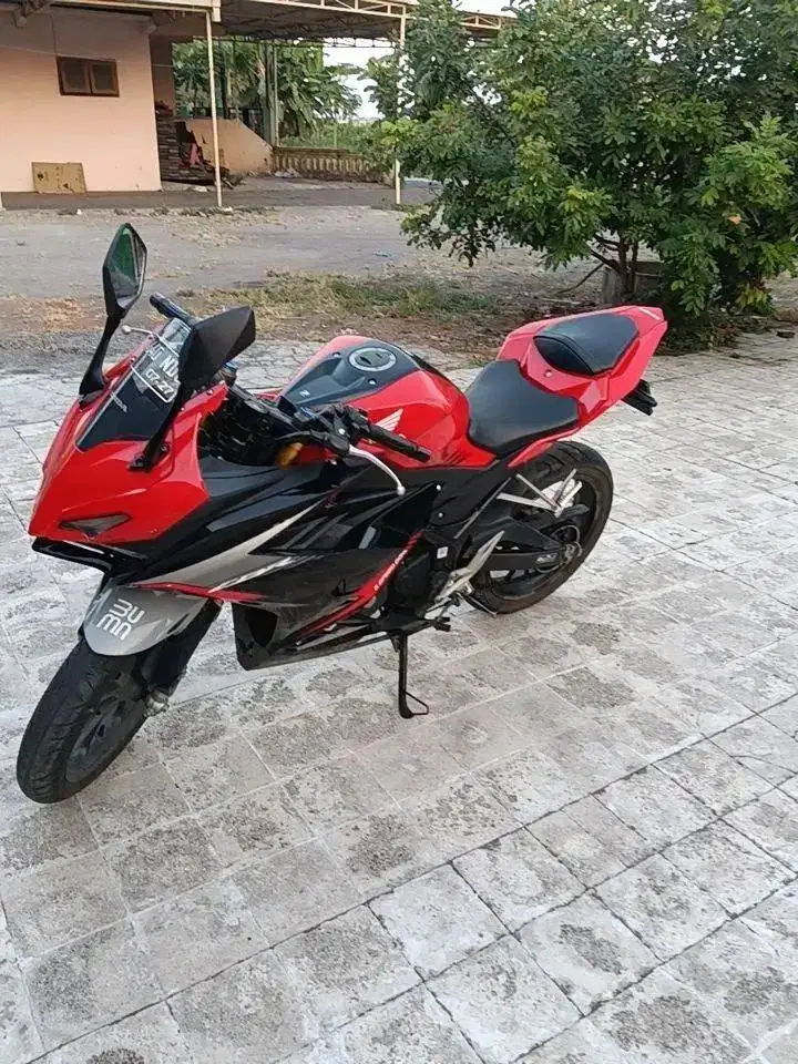 DI JUAL CBR 150 R TAHUN 2022