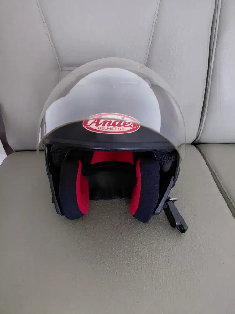 Helm Andes, . Sepabrik dgn Zeus, busa ganti baru
