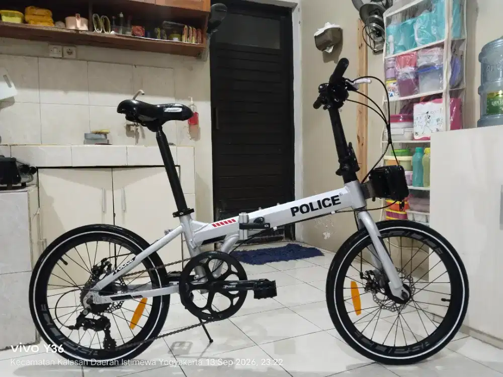 Sepeda lipat Police