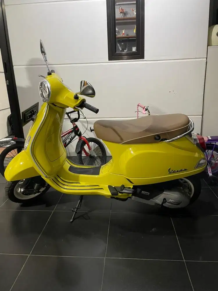 Vespa LX 125 2025 low KM
