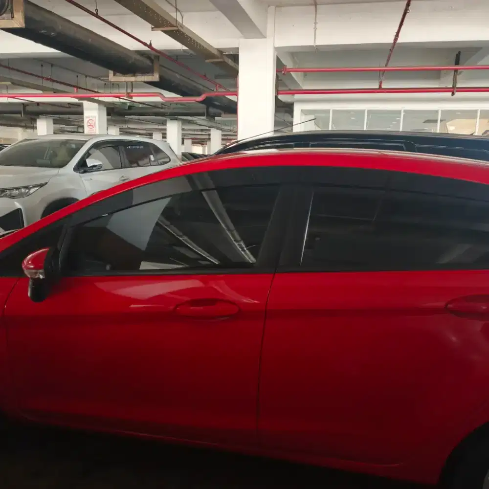 Cari yg serius dan punya duit. Mobil Ford fiesta 2011 ss lengkap