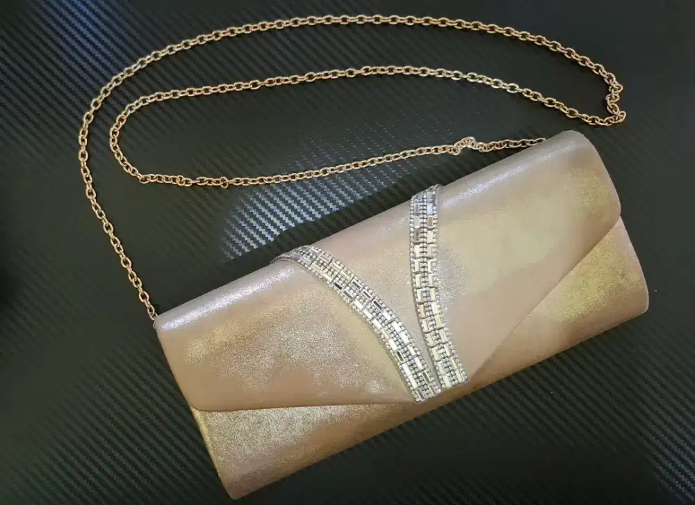 Tas Clutch Pesta Wanita Elegant Glossy / Tas Kondangan Rantai Permata