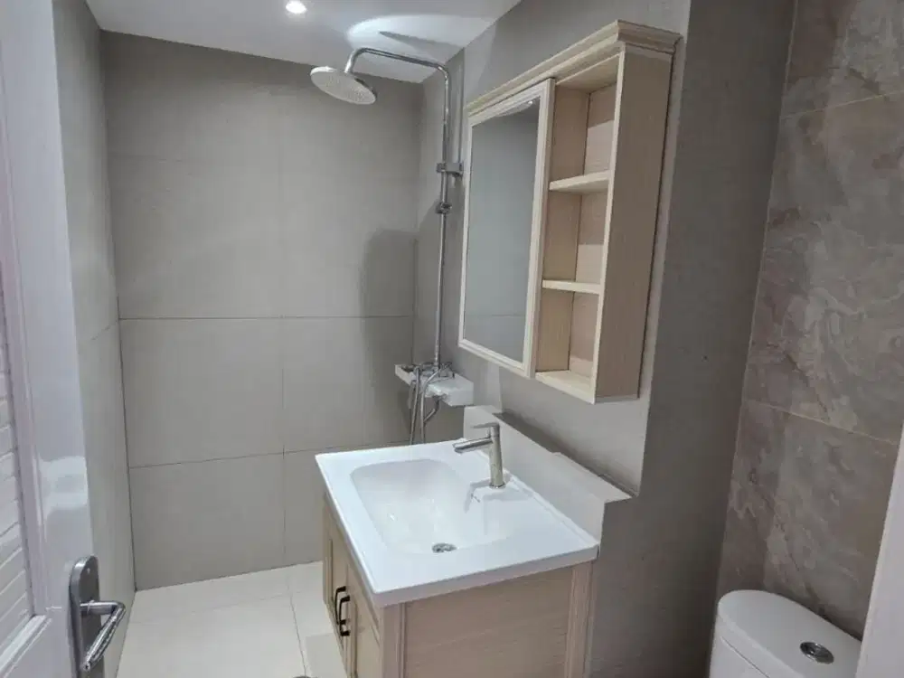 DIJUAL APARTEMEN KONSEP RESORT DI COSMOPOLIS TIPE 1BR LUAS 32M2 DEKAT ITS