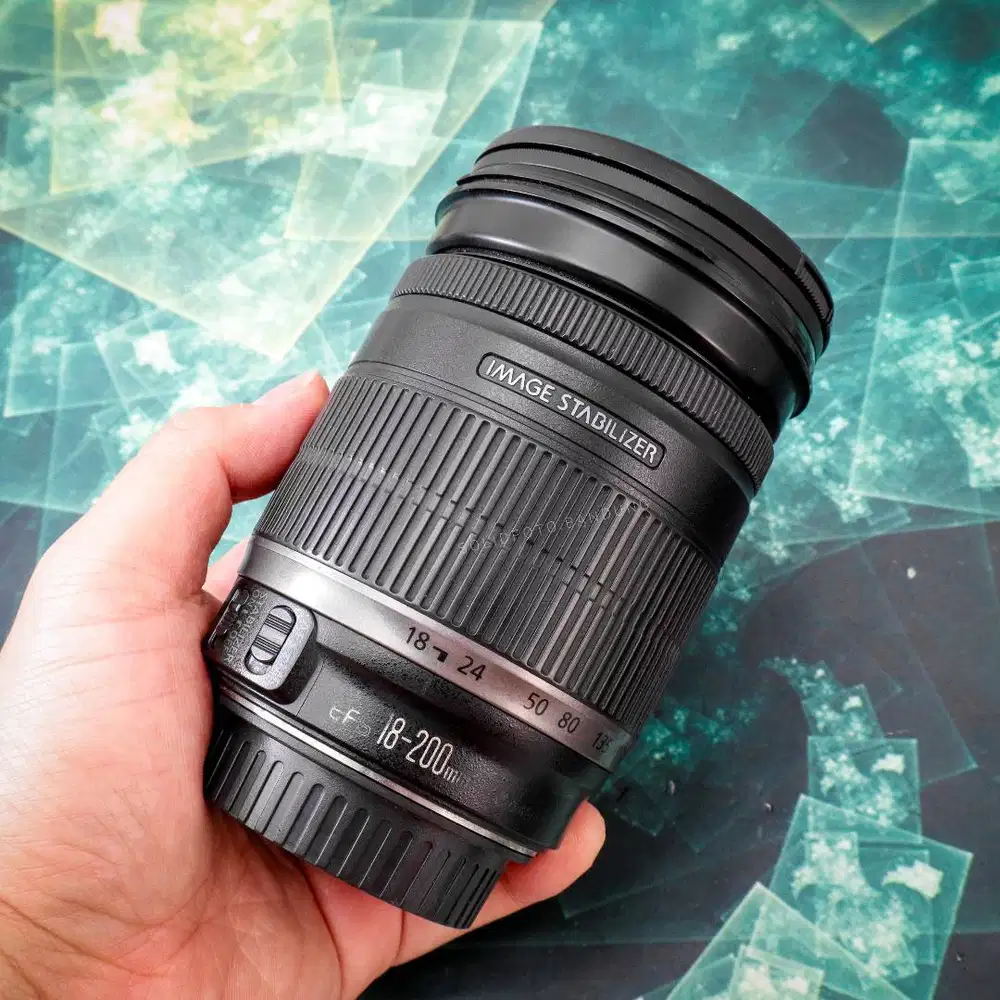 Canon 18-200mm IS. Used. Normal no jamur