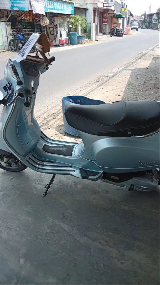 vespa lx 125 kilometer kecil & mulus plat sidoarjo