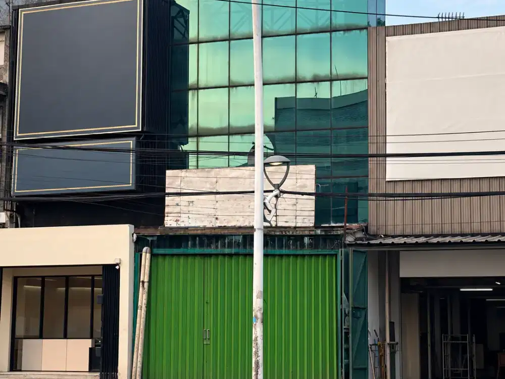 Ruko Strategis Dekat Stasiun Jatinegara – LB ±180 m², Rp150 Juta/Tahun