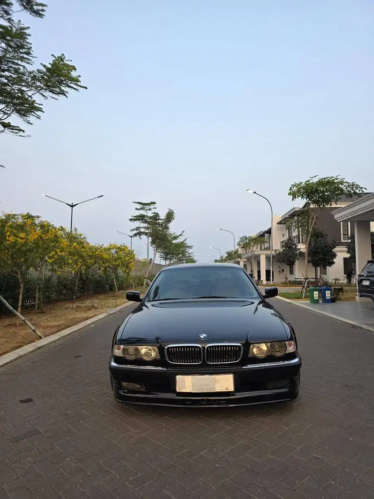 BM2 735iL E38 Tahum 1997