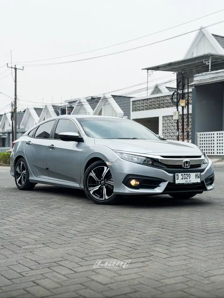 CIVIC TURBO 2016 KM LOW!