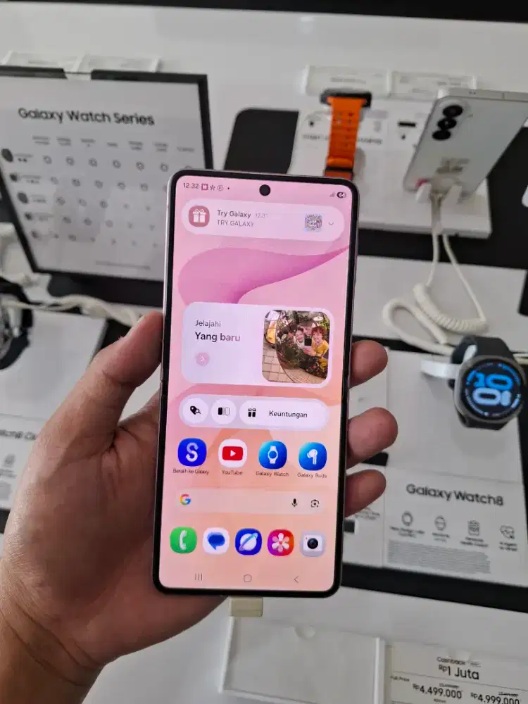 SAMSUNG GALAXY ZFLIP 8