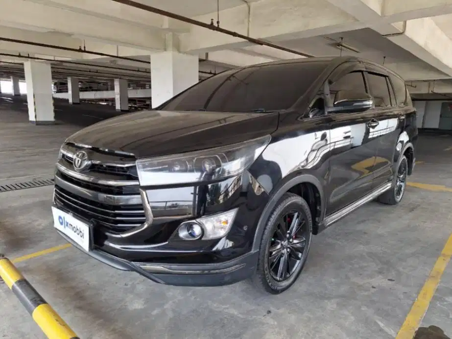 DP RENDAH Toyota Kijang Innova 2.4 Venturer Solar-AT 2019 SIU