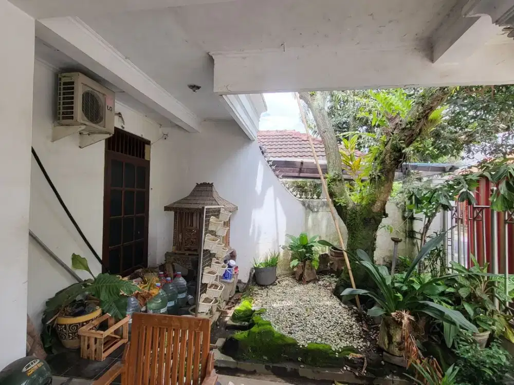 Dijual Hunian Strategis 6 KT – Luas 303 m², Akses Tol Mudah