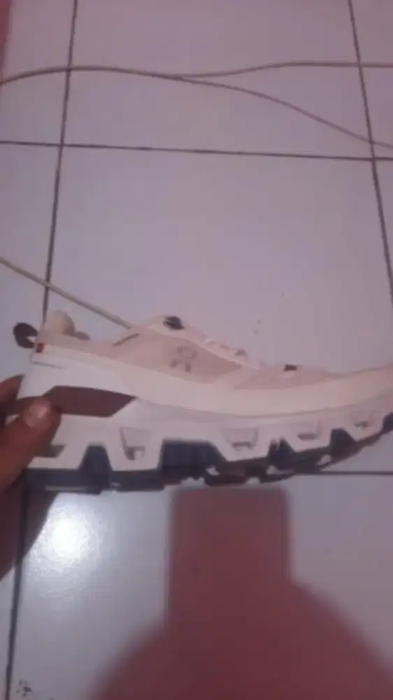 Sepatu on clound wondrn