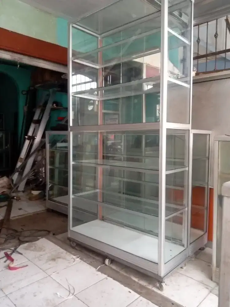 Etalase tinggi 2 meter