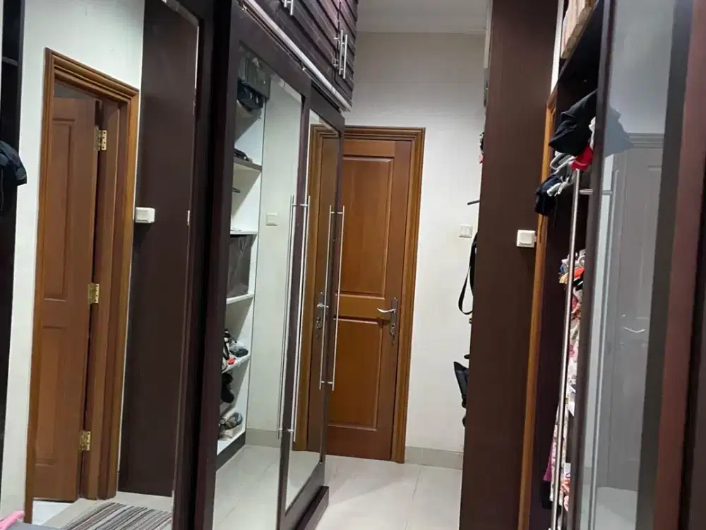 Di Sewakan Rumah Luas & Nyaman Siap Huni - Memiliki 4+1Kt, LB 300 di Kelapa Gading, Jakarta Utara | 028 Co 037