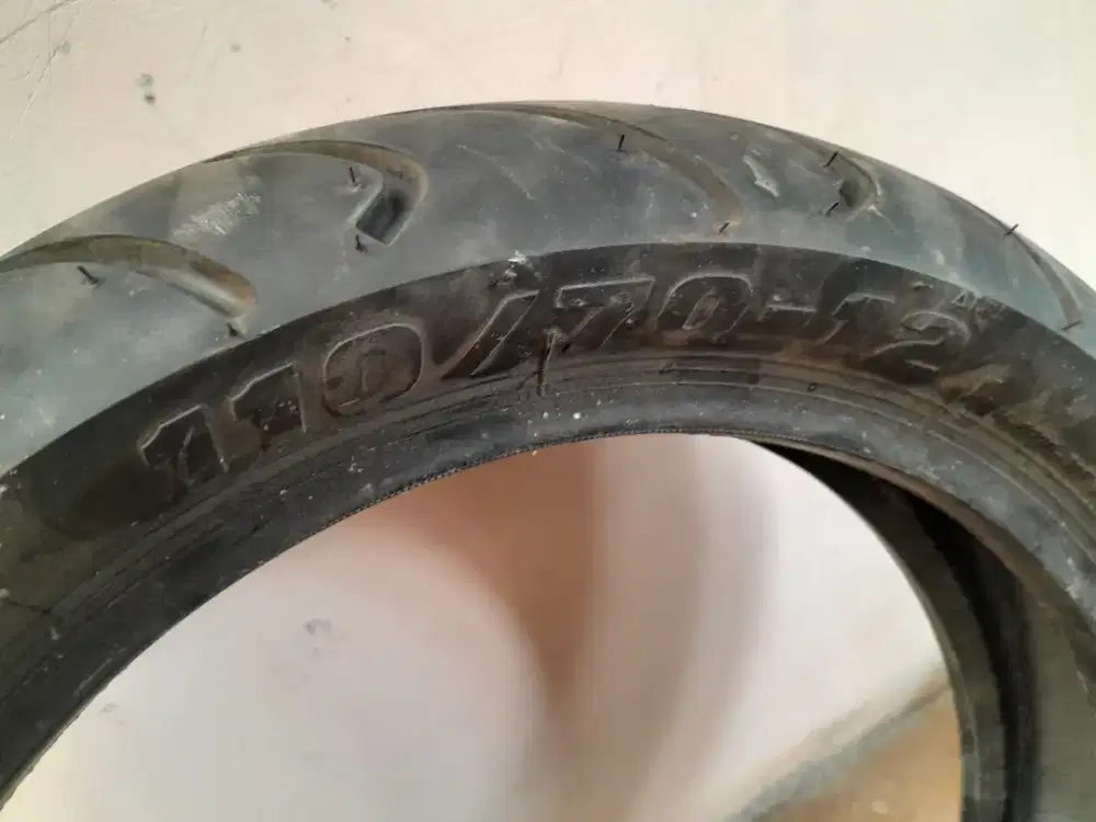 Ban bekas tubeles ada lubangnya satu