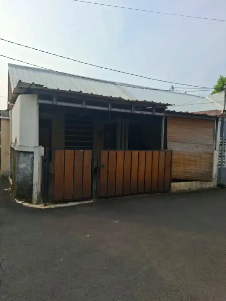Rumah Meranti di lokasi komplek perumahan IPB 1 Loji