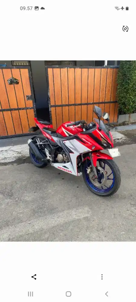Jl. CBR150R 2018 ,Mesin ,Cat ory sperti baru.