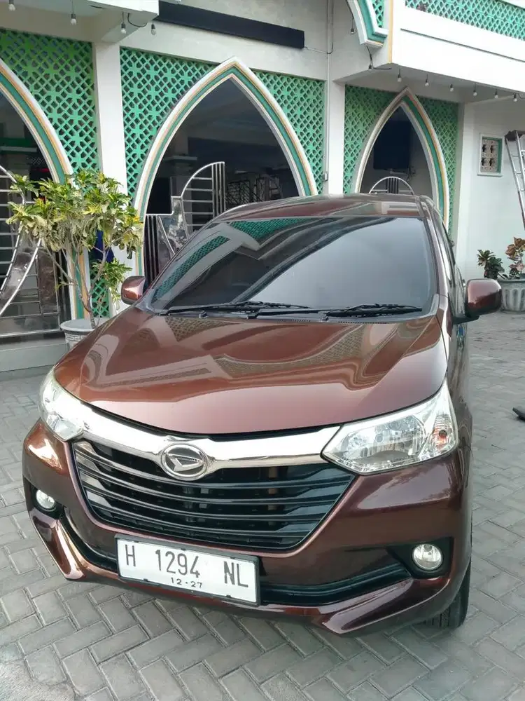 MOBIL XENIA WARNA METALIK