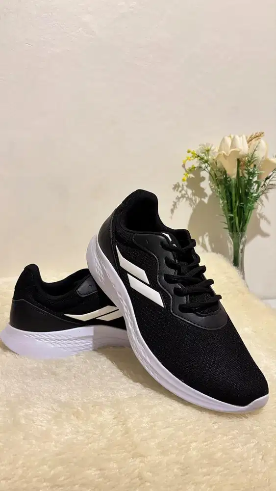 Sepatu Mills baru - Salah ukuran, belum pernah dipakai