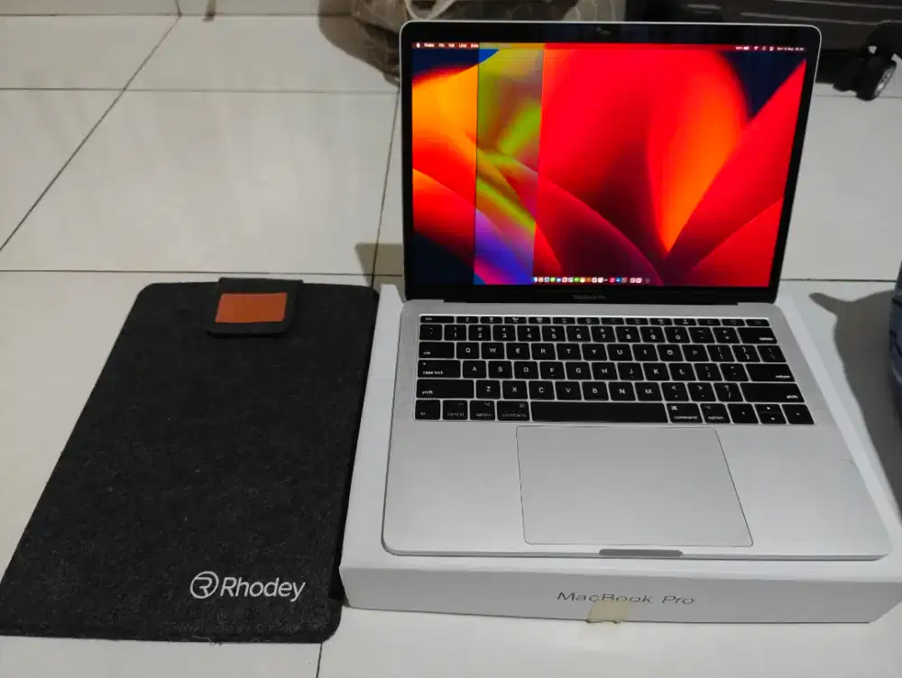 Macbook pro 2017 non touchbar silver 8/128gb core i5 fullset