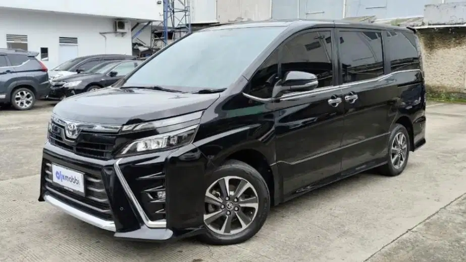 Pajak Panjang - Toyota Voxy 2.0 Bensin-AT 2020