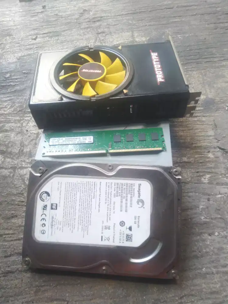 Jula cepat aja VGA 1gb ddr3 ,RAM2gb ddr3 ,DVDRW, HARDISK 500GB